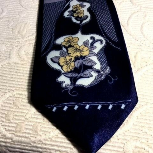 Men's Claudio Nucci Necktie - Floral Purple - Picture 7 of 8